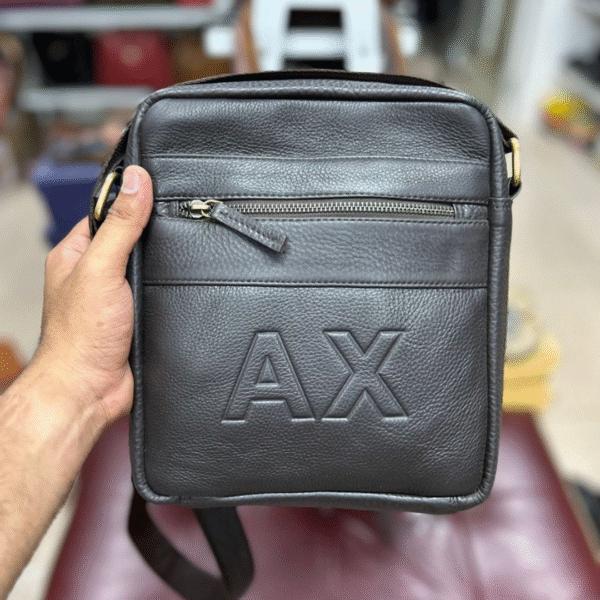 Premium Leather Crossbody Bag for Men – Stylish & Versatile Messenger Bag - Image 8
